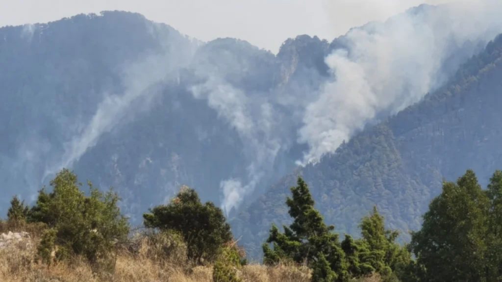 Κόνιτσα: Για 10η ημέρα συνεχίζεται η μάχη με τις φλόγες στην Τραπεζίτσα - Περιορίστηκαν οι εστίες, παραμένει ο κίνδυνος αναζωπυρώσεων