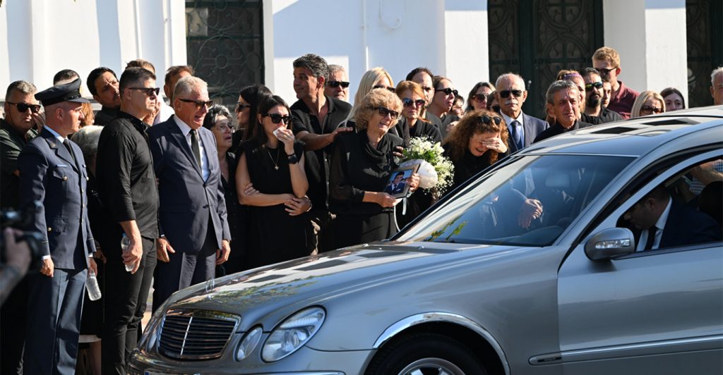 Σε κλίμα βαθιάς συγκίνησης στον Πύργο το τελευταίο «αντίο» στον επισμηναγό Γιάννη Μπλέσια που σκοτώθηκε στην Τανάγρα
