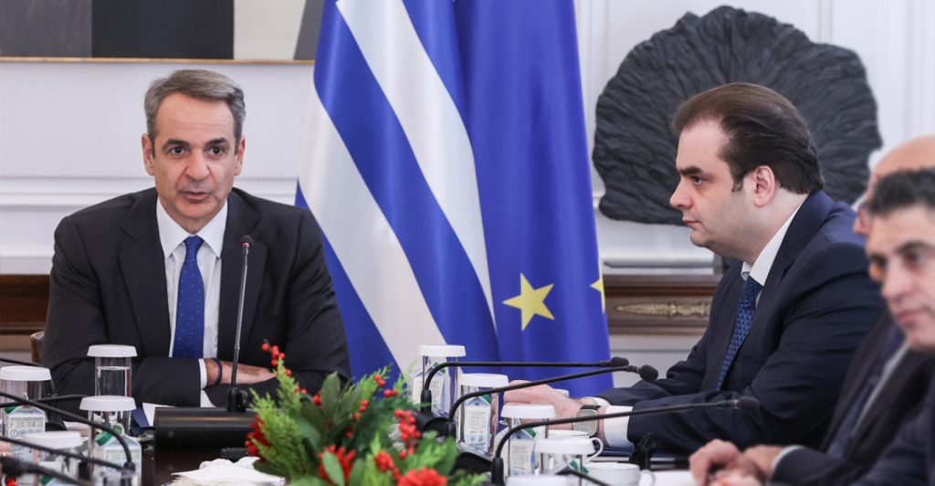 Στο Μαξίμου η πρώτη σύσκεψη για το ράλι του πετρελαίου – Στο τραπέζι τα περιθώρια νέων παρεμβάσεων