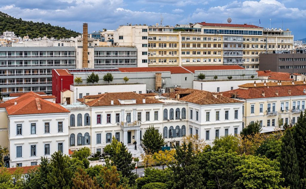 Η σκληρή πραγματικότητα του ΕΣΥ πίσω από τις «βιτρίνες» των εγκαινίων