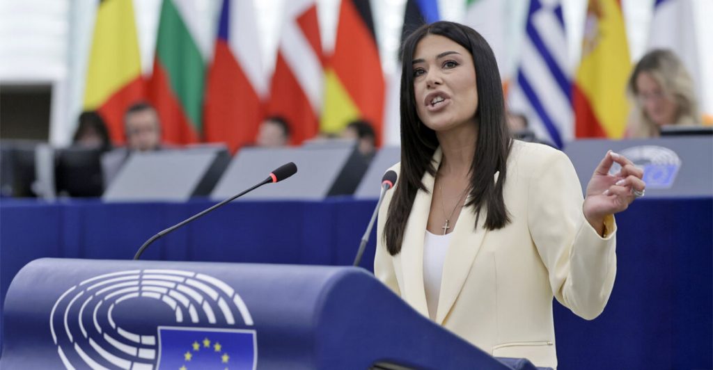 Αφροδίτη Λατινοπούλου κατά Ούρσουλα φον ντερ Λάιεν: Είστε ρατσίστρια με τους Ευρωπαίους - Μας ριψάξατε
