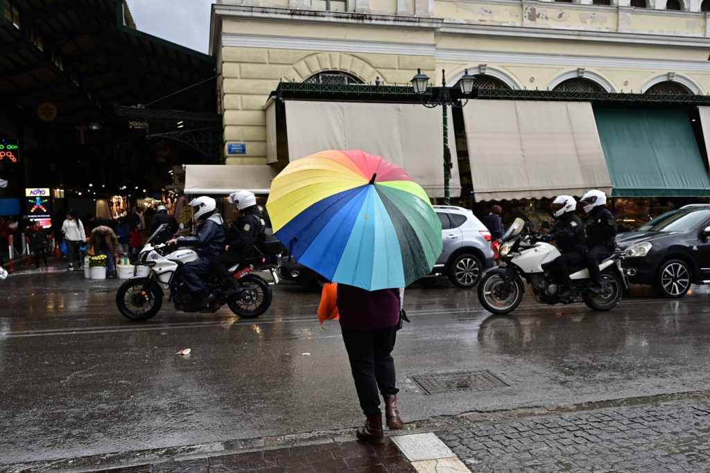 Καιρός: Βροχές, καταιγίδες και άνεμοι έως 6 μποφόρ - Πού θα χτυπήσουν τα έντονα φαινόμενα