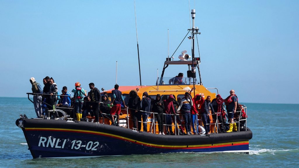 Βρετανία: Τουλάχιστον 781 αφίξεις μεταναστών σε μία ημέρα κατέργαψε το υπουργείο Εσωτερικών