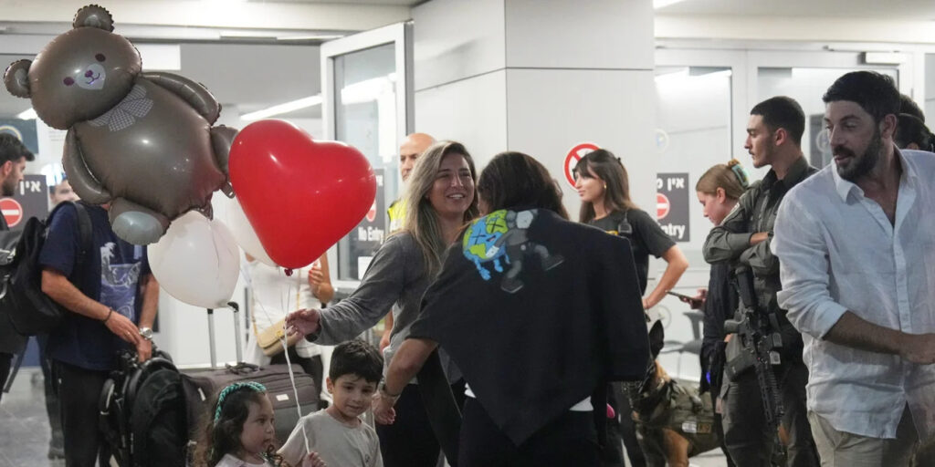 Ισραήλ: Τους επιβάτες της πτήσης-θρίλερ της Flydubai υποδέχτηκε ο Μπενιαμίν Νετανιάχου