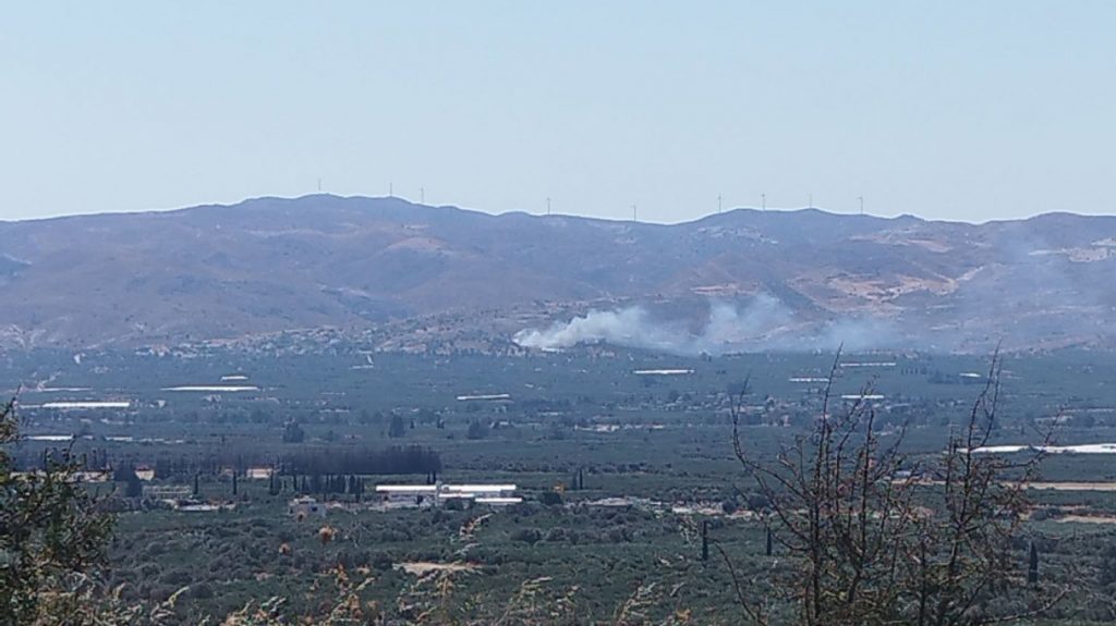 Φωτιά στην Πλώρα Ηρακλείου - Σηκώθηκε ένα ελικόπτερο