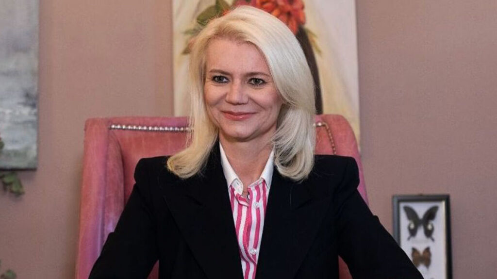 Θάνατος Μαζωνάκη: «Η γιατρός έχει την πιστοποίηση για όσα κάνει» - Τι λέει ο δικηγόρος της 56χρονης γιατρού