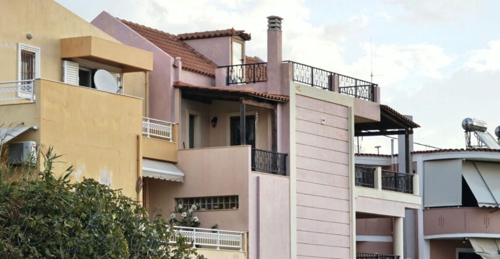 Λαύριο: Με δύο μαχαίρια πήγε στο σπίτι της πρώην του - Είχε συλληφθεί πριν ένα μήνα
