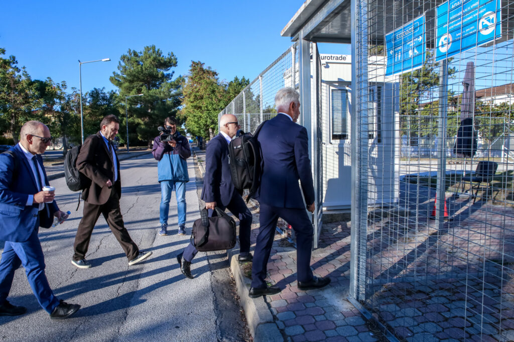 Συνεχίζεται η δίκη για τα Τέμπη με τις καταθέσεις συγγενών των θυμάτων: «Γνώριζαν όλοι τα προβλήματα στον σιδηρόδρομο»