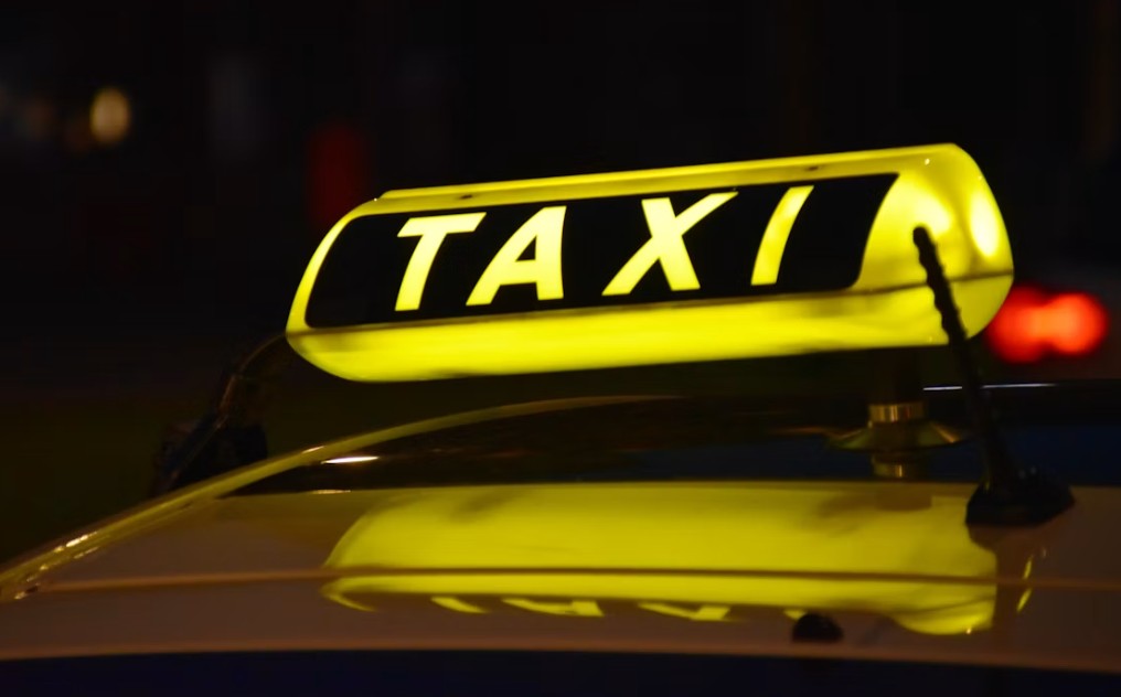 261005193227_taxi1