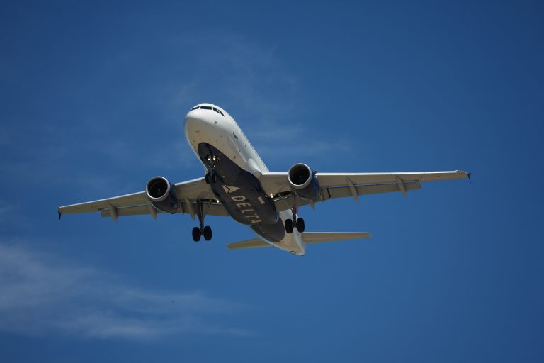 Ηράκλειο: Άναψε τσιγάρο σε πτήση με προορισμό - Του είπαν να το σβήσει και συνέχισε να καπνίζει