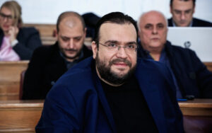 Ποιος είναι ο Φίλιππος Καμπούρης: Η trash TV εποχή, η πολιτική και η σύλληψή του