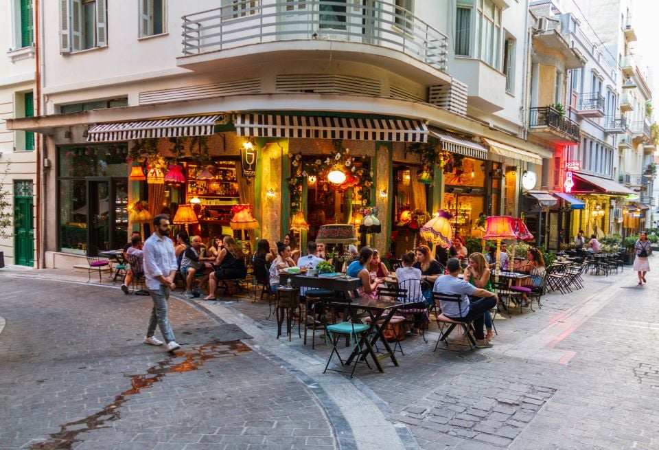 261007142004_cafe_estiasi_shutterstock