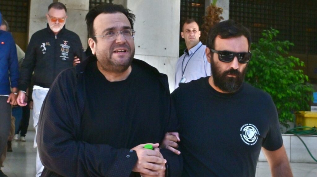 Φίλιππος Καμπούρης: Τραγουδιστές καταρρίπτουν τον ισχυρισμό του για... απλούς υπαλλήλους στην απάτη σε βάρος του ΕΦΚΑ