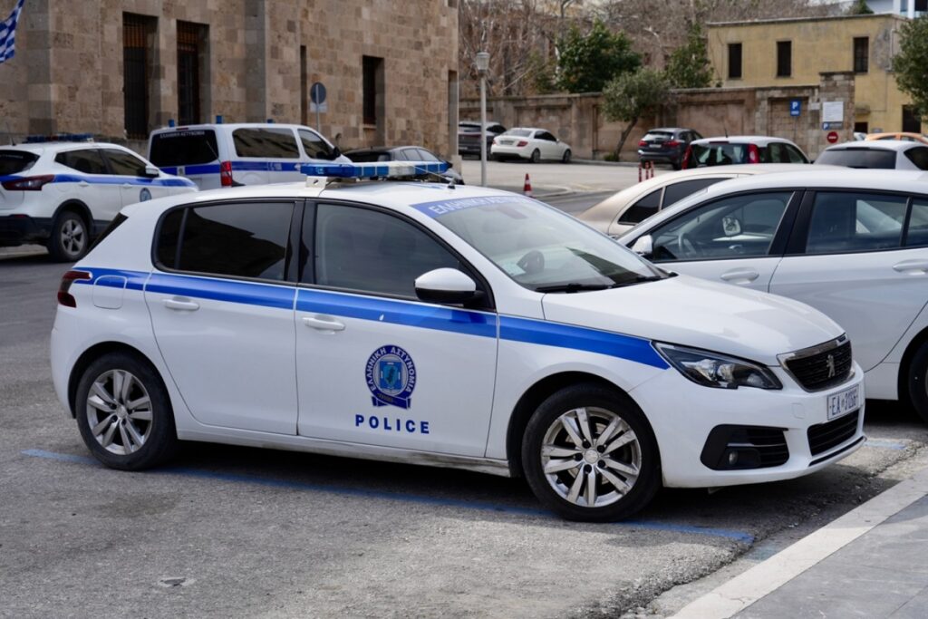 Ελευσίνα: Ταυτοποιήθηκαν οι δύο για το μαχαίρωμα του 32χρονου - Η καταγγελία για ακροδεξιούς και το παρελθόν των δραστών