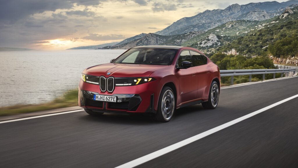 BMW iX4: Πανευρωπαϊκή πρεμιέρα στην Αθήνα για το νέο ηλεκτρικό SUV Coupé
