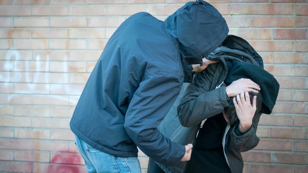 Θεσσαλονίκη: 17χρονος ξυλοκόπησε συμμαθητή του και τον απείλησε με διαρροή βίντεο
