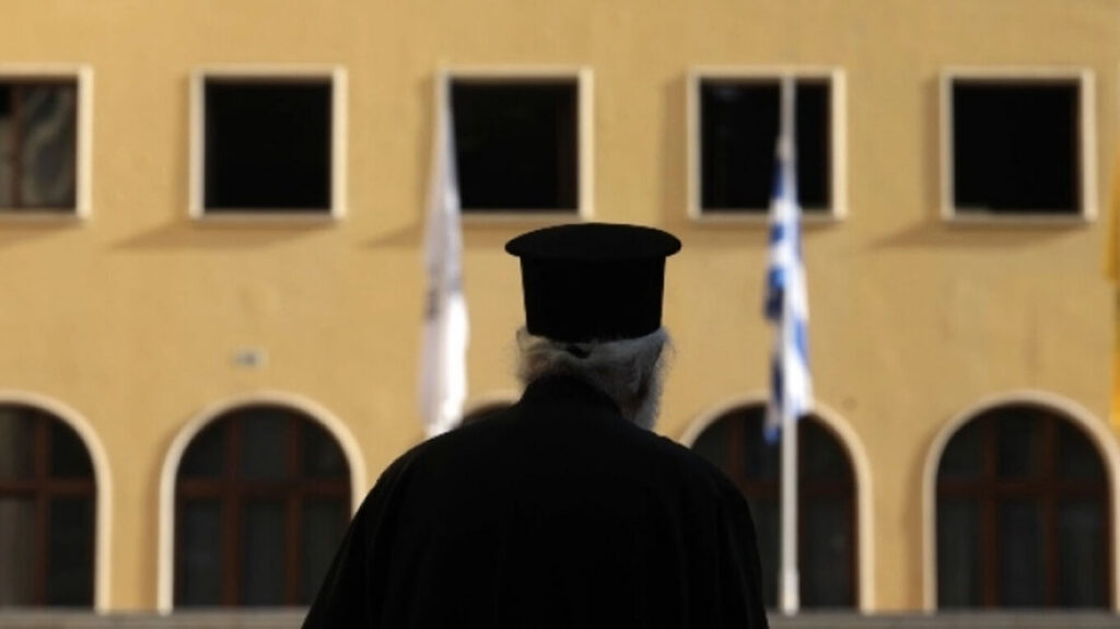 Γρεβενά: Ιερέας συνελήφθη μετά από καταγγελία πρώην συντρόφου του για revenge porn