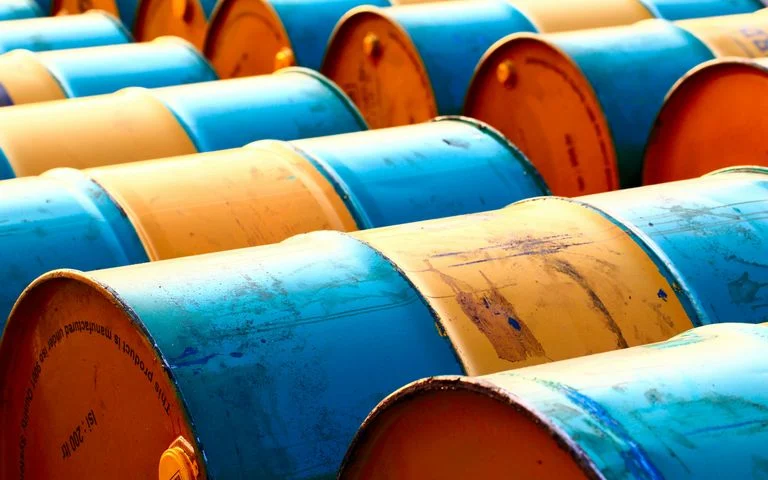 261017110546_oil_petrelaio_unsplash-768×480 (1)