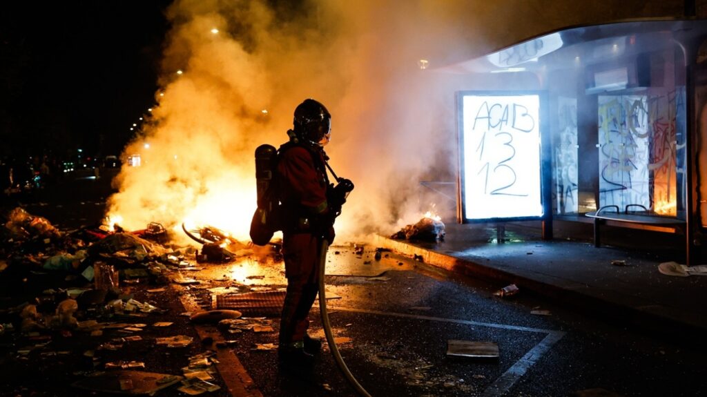 261020083750_france-riots