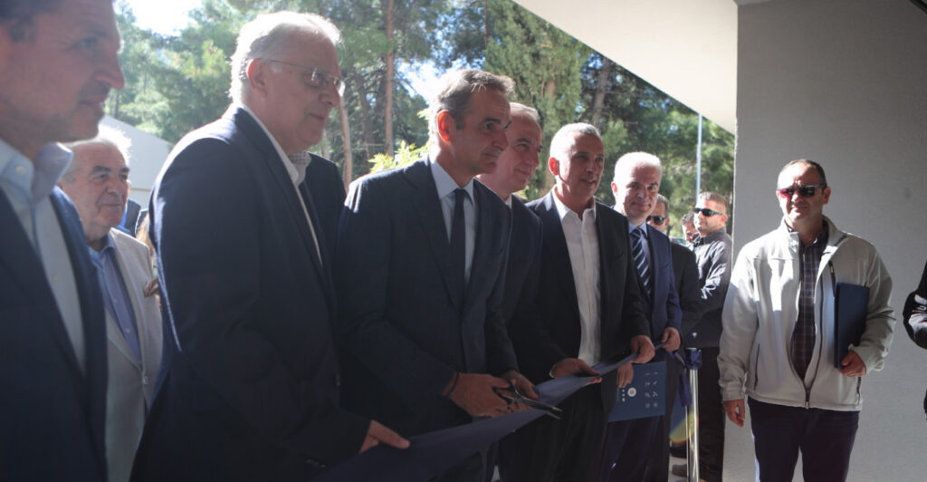 Κυριάκος Μητσοτάκης: Έκοψε την κορδέλα για το νέο έξυπνο κτίριο του ΕΚΕΦΕ «Δημόκριτος»