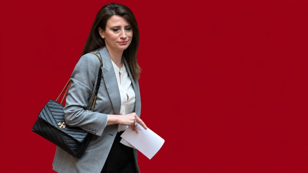 Με ποιον κορυφαίο υπουργό της ΝΔ δείπνησε στο Κολωνάκι η Νίνα Κασιμάτη ενώ φέρεται να «υπογράφει» στο ΠΑΣΟΚ;