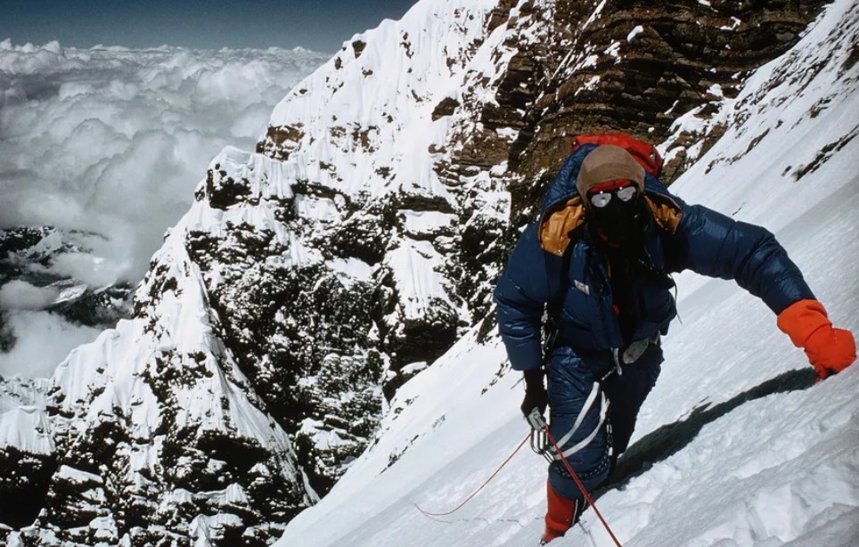 261021193113_everest