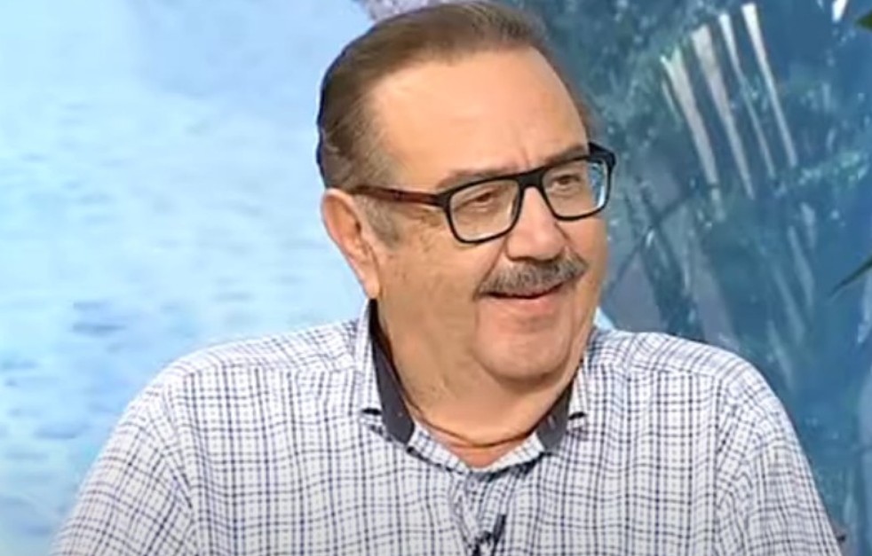 261021205213_kostis