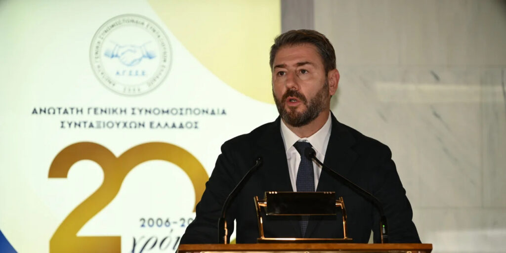 Προτεραιότητα του ΠΑΣΟΚ η σταδιακή επαναφορά της 13ης σύνταξης, νέο ΕΚΑΣ και ξεπάγωμα των επικουρικών, τόνισε ο Νίκος Ανδρουλάκης