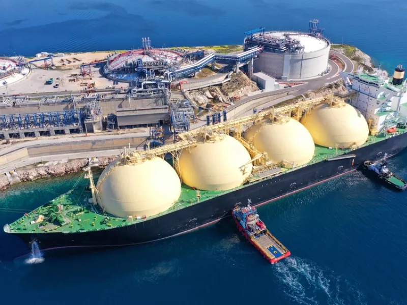 261022112946_shutterstock_lng_tanker.jpg