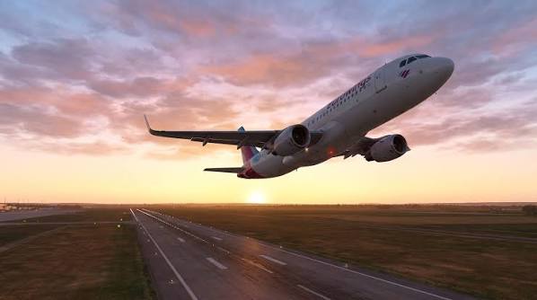 Αναστάτωση σε πτήση της Eurowings από Ρόδο προς Ντίσελντορφ: Γιατροί με ολόσωμες στολές προστασίας εξέτασαν επιβάτες για τυχόν κρούσματα νοροϊού