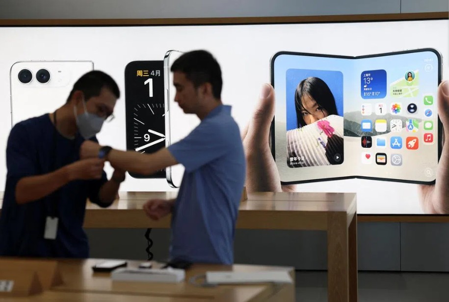 261026213021_apple-duo