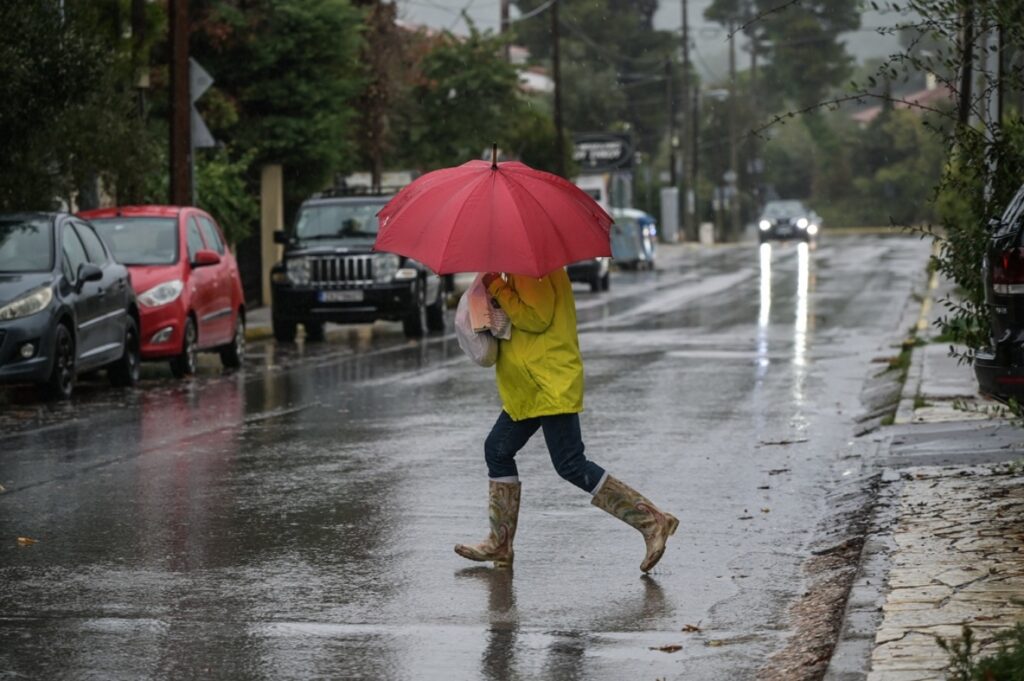 Επικαιροποιήθηκε το έκτακτο δελτίο της ΕΜΥ: Κόκκινη προειδοποίηση για έντονα φαινόμενα σε τέσσερις περιοχές την 28η Οκτωβρίου