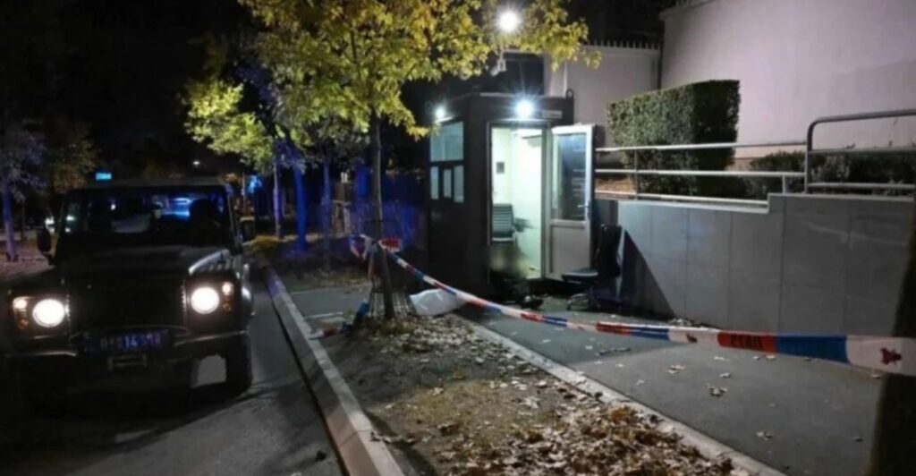 Επίθεση με μαχαίρια έξω από την πρεσβεία του Ισραήλ στη Σερβία: Νεκρός ο δράστης