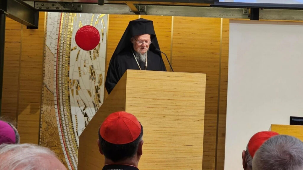 Στον τάφο του Πάπα Φραγκίσκου προσευχήθηκε ο Οικουμενικός Πατριάρχης Βαρθολομαίος