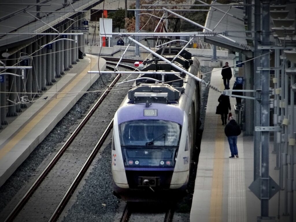 24ωρη απεργία σε λιμάνια και σιδηρόδρομο: Χωρίς πλοία, τρένα και Προαστιακό – Στάσεις εργασίας σε εκπαίδευση και Δημόσιο