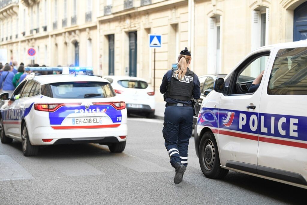 Τρόμος στο Παρίσι: Γυναίκα δέχτηκε επίθεση με μαχαίρι μπροστά στην 6χρονη κόρη της