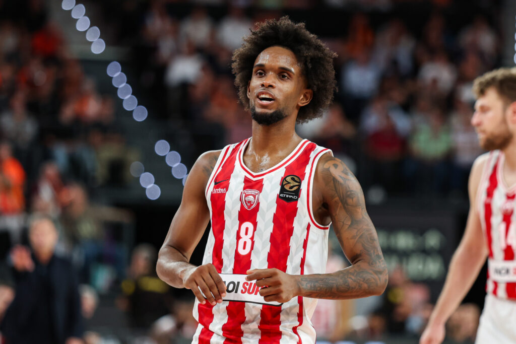 261031124809_montero_olympiakos