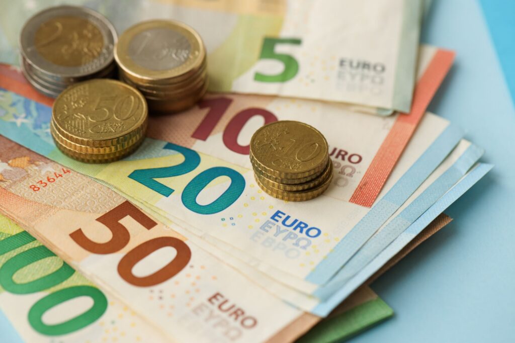 Πιστώθηκαν στους λογαριασμούς των δικαιούχων τα χρήματα για τις οφειλές του 2025, ποιοι δεν πληρώθηκαν