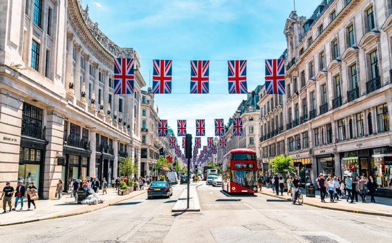 Oxford Street: Ο διάσημος εμπορικός δρόμος του Λονδίνου γίνεται πεζόδρομος