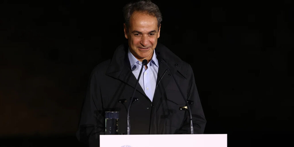 Φωτίζουμε ολόκληρη τη Θεσσαλονίκη, ολόκληρη τη Μακεδονία, είπε ο Κυριάκος Μητσοτάκης στην τελετή του νέου φωτισμού του Λευκού Πύργου