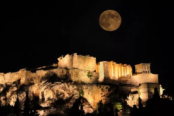 Grecia /Luna plina de august la Muzeul Acropolei - Seara melodioasa cu trupa Air Force